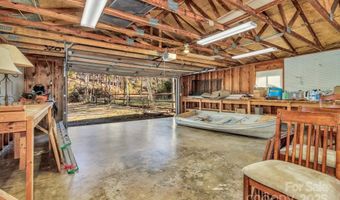 111 Hidden Pond Ln, Asheville, NC 28804