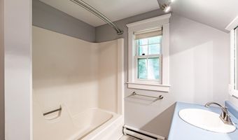 4 Pineway Dr, Auburn, ME 04210