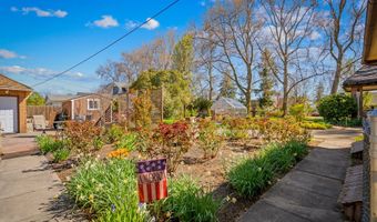 247 4TH St, Athena, OR 97813