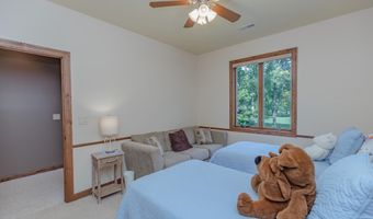 932 Emerald Pines Dr, Arnolds Park, IA 51331