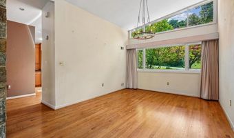 9009 CHARRED OAK Dr, Bethesda, MD 20817