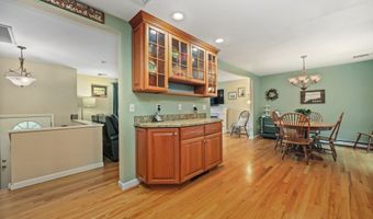 8 Brookview Ct, Bethel, CT 06801