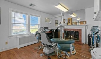 74 Valley Rd, Middletown, RI 02842