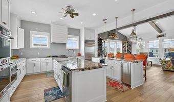 1013 St John Ct, Rockport, TX 78382