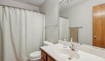 2012 Country Cove Ln, Altoona, IA 50009