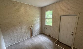 208 East St, Batesville, MS 38606