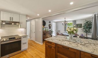 40 Vantana Dr, Bristol, CT 06010