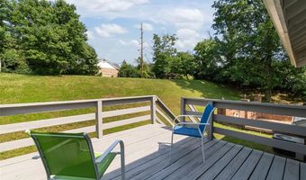 404 Applestone Dr, Ballwin, MO 63021