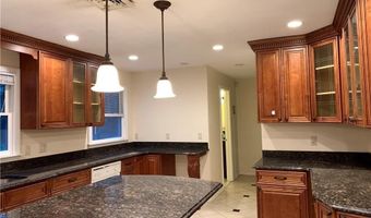 35 Sylvan St, Avon, CT 06001