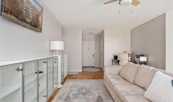 4141 N HENDERSON Rd 702, Arlington, VA 22203