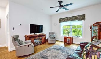 36 Old Louisquisset Pike 105, North Smithfield, RI 02896
