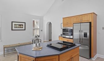 2323 N BURLINGTON St, Arlington, VA 22207