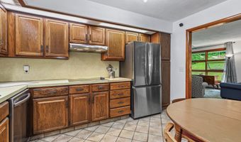 37 Anella Dr, Bethany, CT 06524