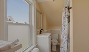 21 Clinton Ave, Newport, RI 02840