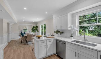 8 Imperia Pl, Aberdeen, NJ 07747