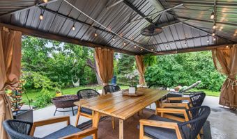 2843 S Briarwood Dr E, Arlington Heights, IL 60005