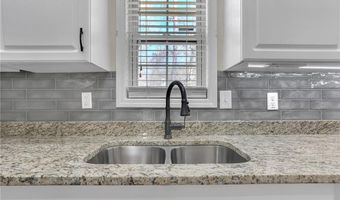 6618 Shady Ridge Ln, Austell, GA 30168