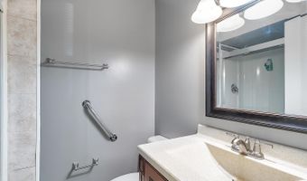 6222 Danbury St, Bel Aire, KS 67220