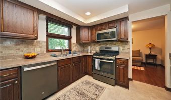 23 Grasspointe Dr, Amherst, NY 14228