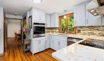 8 Winterberry Dr, Coventry, RI 02816