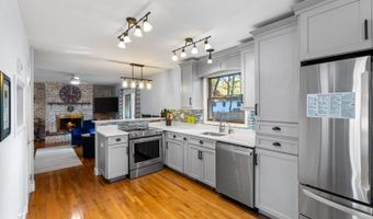 4 Saturn Ct, Alloway, NJ 07422