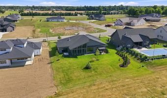 2104 Golfview Dr, Auburn, IN 46706