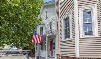 28 Young St 1, Newport, RI 02840