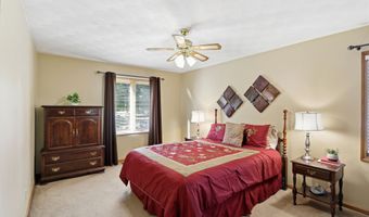 825 Queenswood Ct, Indianapolis, IN 46217
