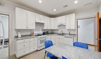 218 S Main St, Almont, MI 48003