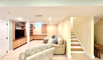 44 Tuckerman Ave, Middletown, RI 02842