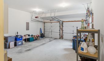 6 Swan Lake Ct, Barnegat, NJ 08005