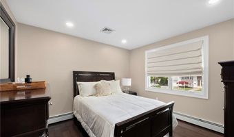 7 Robins Way, North Providence, RI 02904