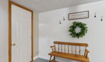 4 Cross Rd, Brookline, NH 03033