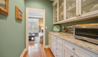305 Richmond Glen Dr, Cheshire, CT 06410