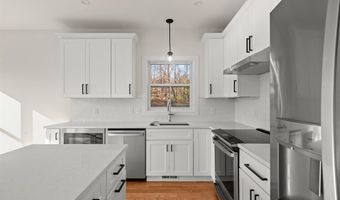 14 Fieldstone Ct 14, Bethel, CT 06801
