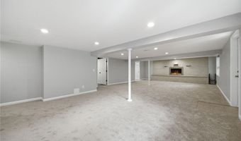 1097 Oak Tree Rd, Akron, OH 44320