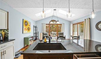 350 Aspen Ct, Aurora, OH 44202