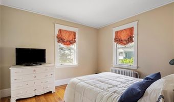 27 Cranston Ave, Newport, RI 02840