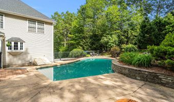 60 Camelot Dr, Bedford, NH 03110