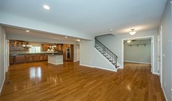 693 Woodrun Ct, Ballwin, MO 63021