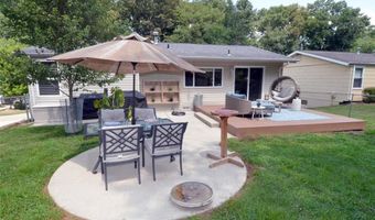 872 Village Brook Ct, Ballwin, MO 63021