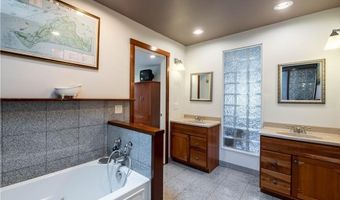 22 Young St, Newport, RI 02840