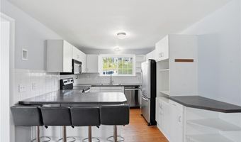 29 E Shore Dr, Coventry, RI 02816