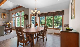 1900 E ORCHARD BLOSSOM Dr, Appleton, WI 54915
