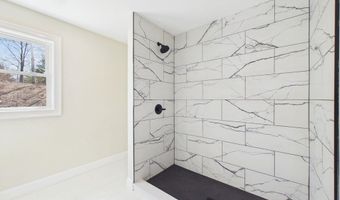2 Bc Ln, Berkley, MA 02779