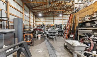5709 Oak Crest Hill Rd SE, Riverside, IA 52327