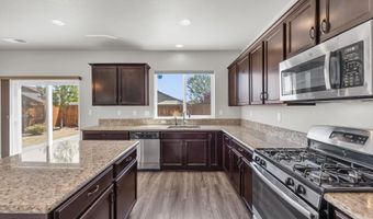 214 Red Oak Dr, Fernley, NV 89408