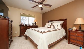 712 S 7th Ave, Brandon, SD 57005