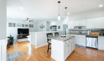 58 Granite Ln, Chester, NH 03036