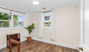 239 Richmond Dr, Warwick, RI 02888
